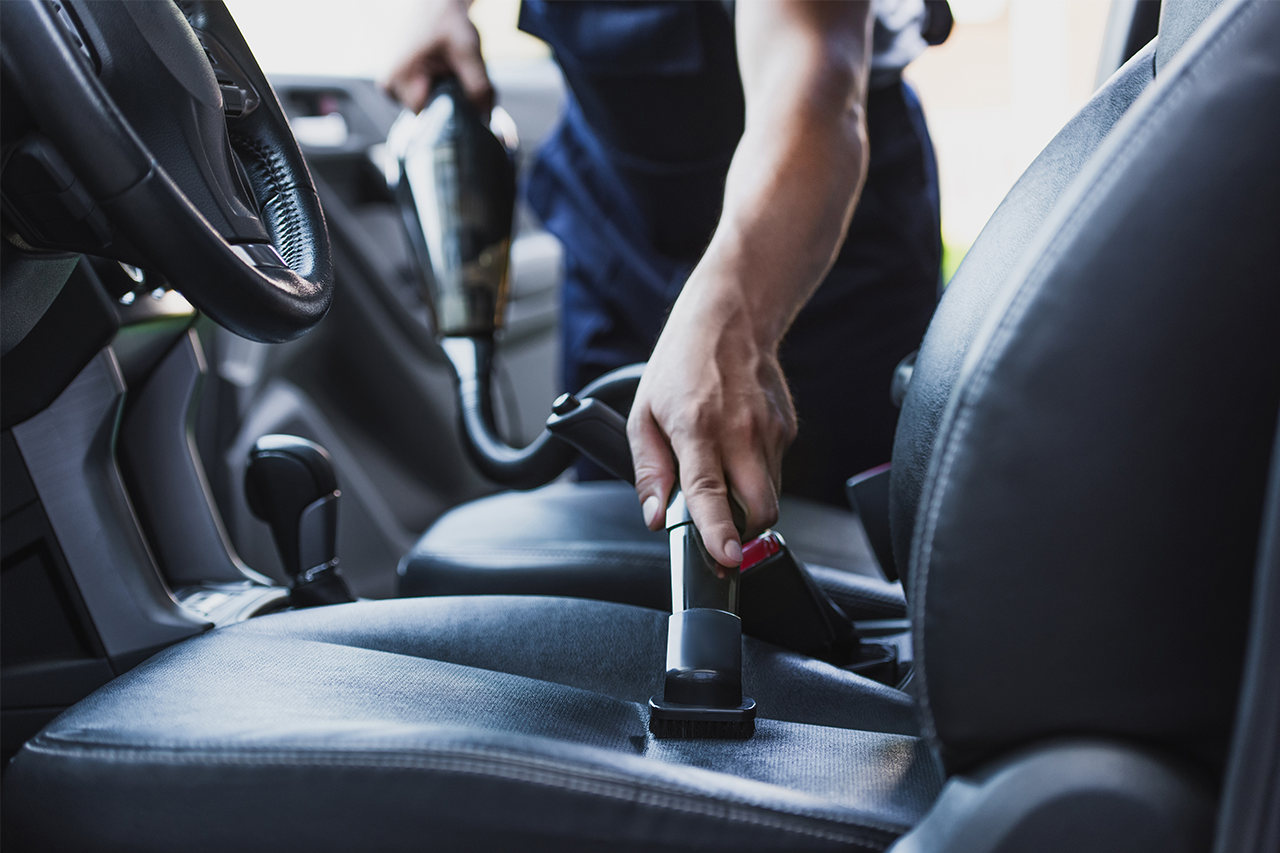 Comment nettoyer l'intérieur d'une voiture ? - Guide Conso